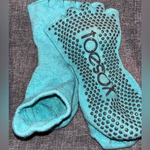 Toesox grip socks